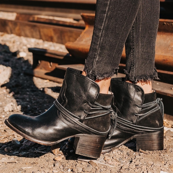 Shoes | New Freebird By Steven Casey 